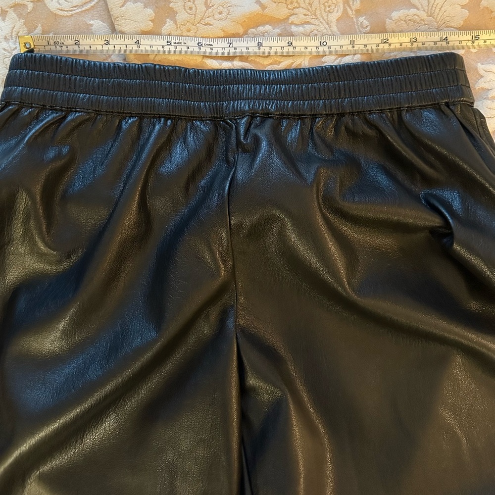 Babaton black vegan leather pant - Picture 3 of 10